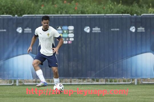 乐鱼体育入口-法甲球队资金运作机制及其对俱乐部稳定发展的支持作用